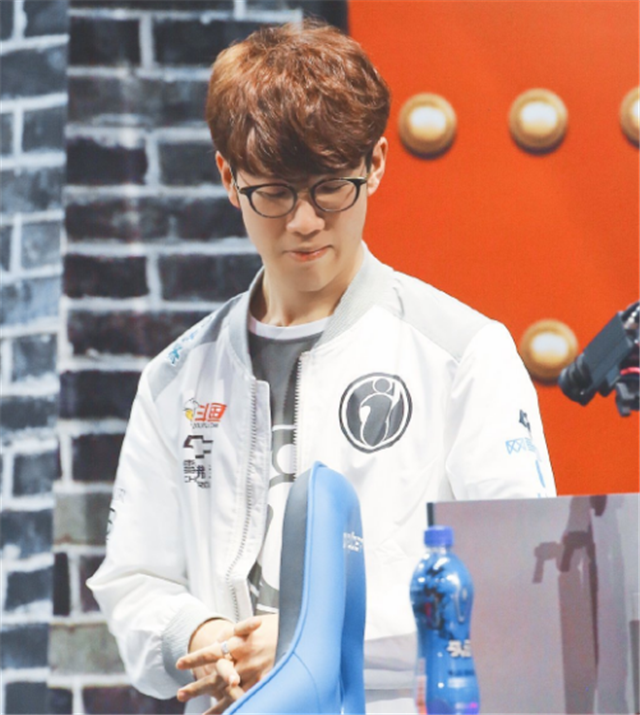 三连环串起 三连环串起